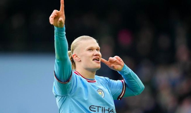  哈兰德帽子戏法助曼城主场大胜布伦特福德登顶积分榜  