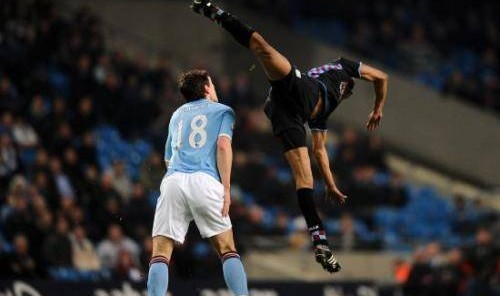  沃特金斯读秒绝平阿斯顿维拉顽强斗志逼平利物浦