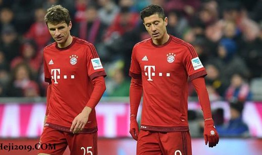  拜仁慕尼黑主场迎战劲旅，德甲榜首之争愈演愈烈  