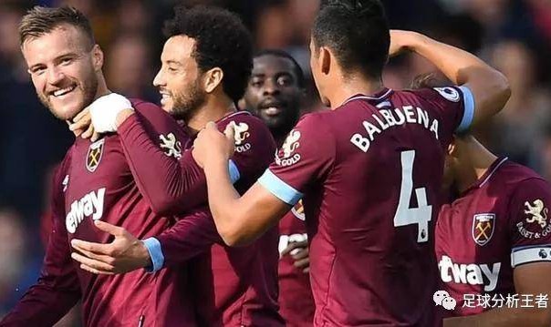  西汉姆联定位球制胜，铁锤帮客场险胜埃弗顿
